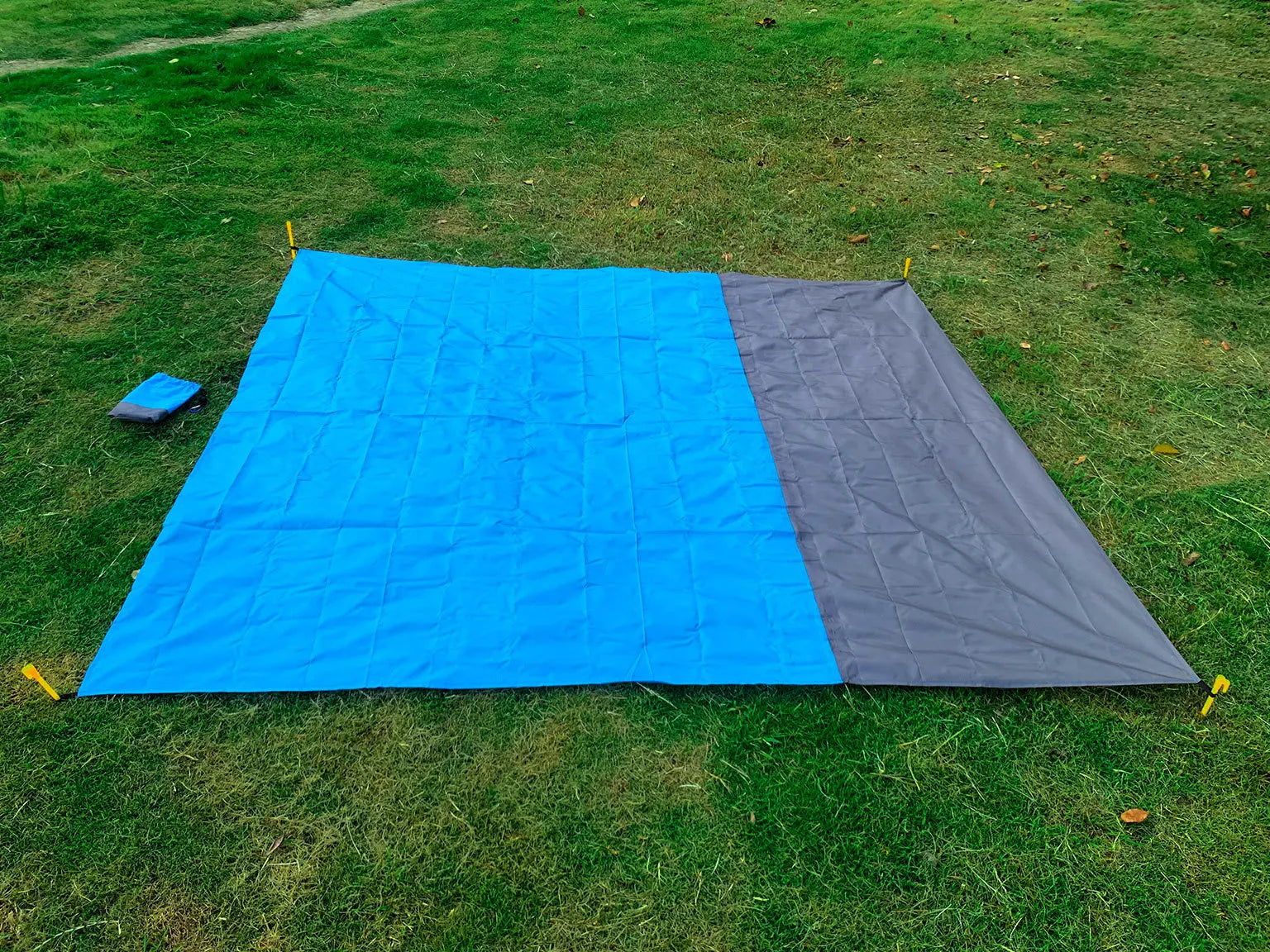 Extra Large Sandproof Outdoor Beach Mat – Perfect for Picnics and Camping - blue, 200x210cm image