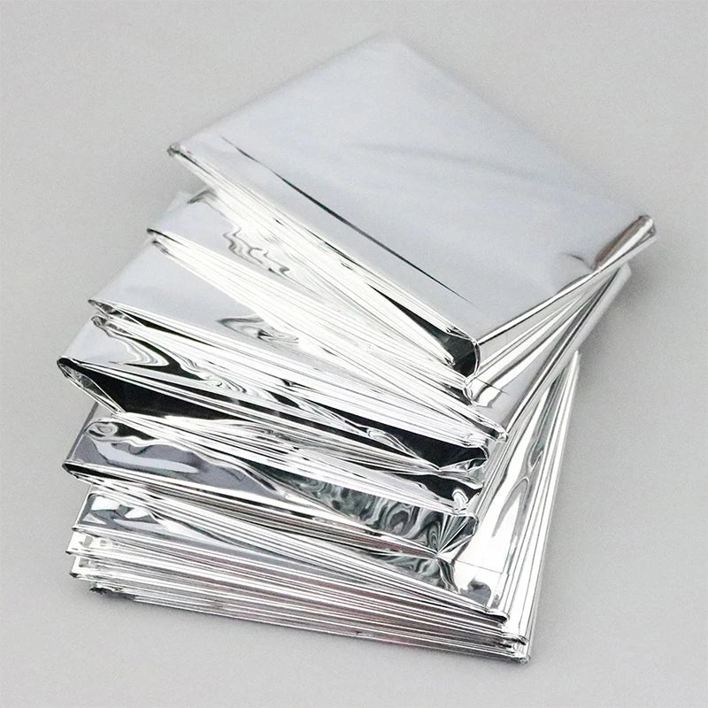 Folding Emergency Blanket – Essential Outdoor Survival Gear image 3